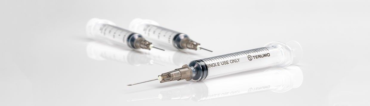 Terumo® Syringe with Standard Hypodermic Needle; 3 cc (mL), 20 G x 1-1/2" (3.81cm) — Case of 1000